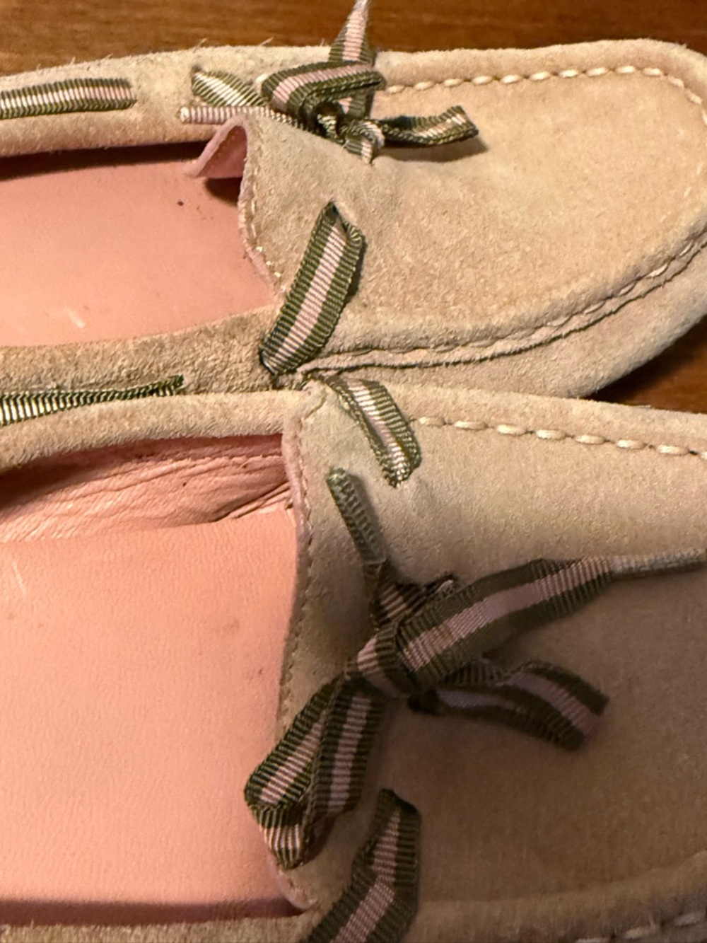 Gucci Beige Suede Women's Moccasins with Pink Insole and Ribbon Bow - Picture 7 of 12